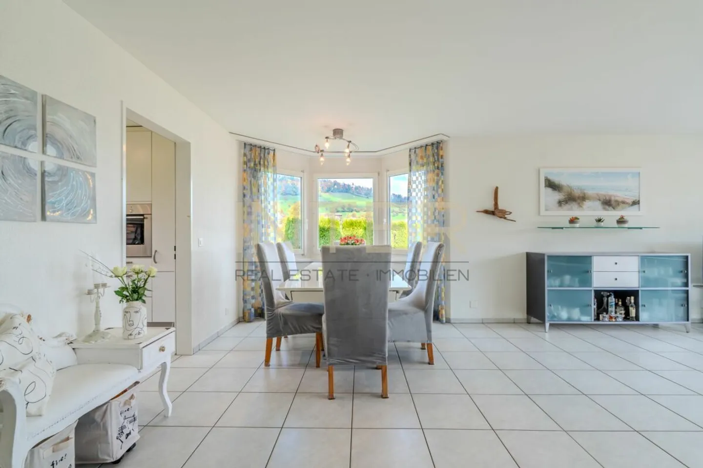 Emplacement ensoleillé en pente avec vue sur la verdure - Maison jumelée de 5,5 pièces - Photo 7 sur 20