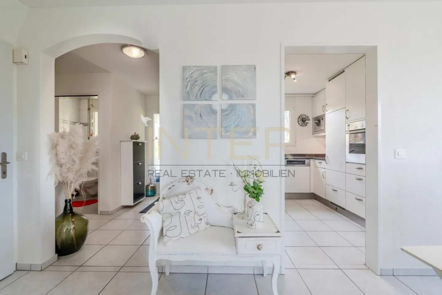 Emplacement ensoleillé en pente avec vue sur la verdure - Maison jumelée de 5,5 pièces - Photo 9 sur 20