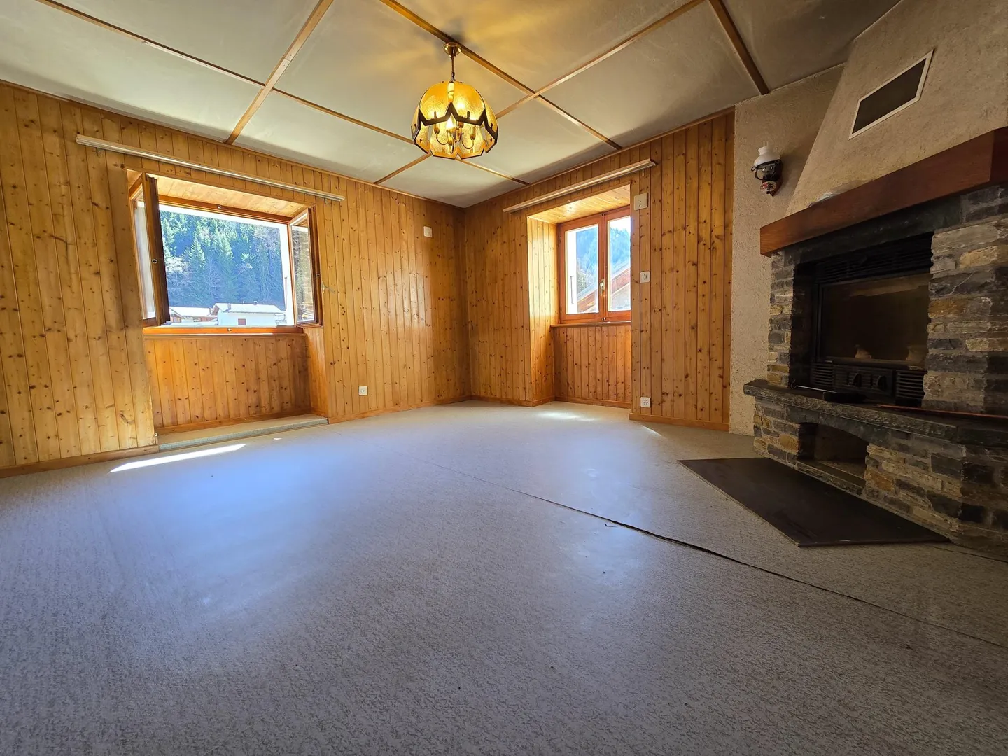 Maison de caractère à rénover - Photo 2 sur 11