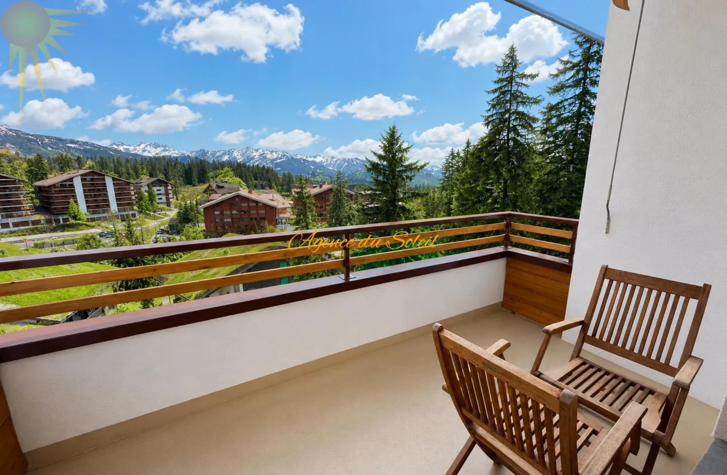 Bright 4.5-room apartment with 2 balconies (north/south) nearby - Photo 1 of 10