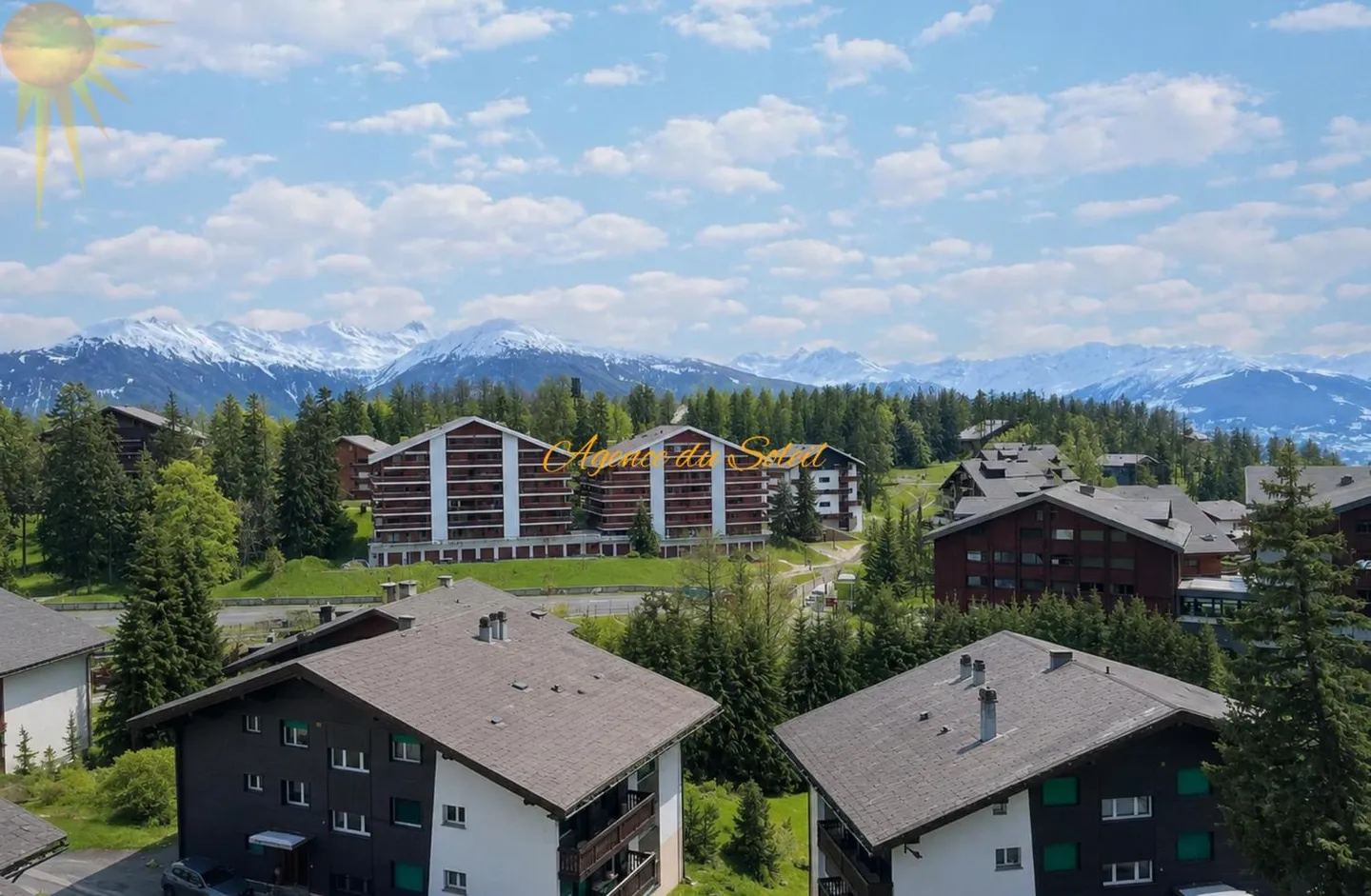 Bright 4.5-room apartment with 2 balconies (north/south) nearby - Photo 2 of 10
