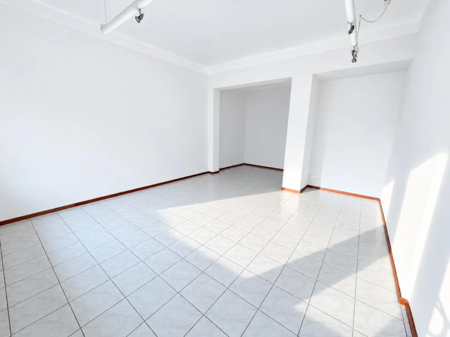 Commercial Space in Lugano - Photo 1 of 2