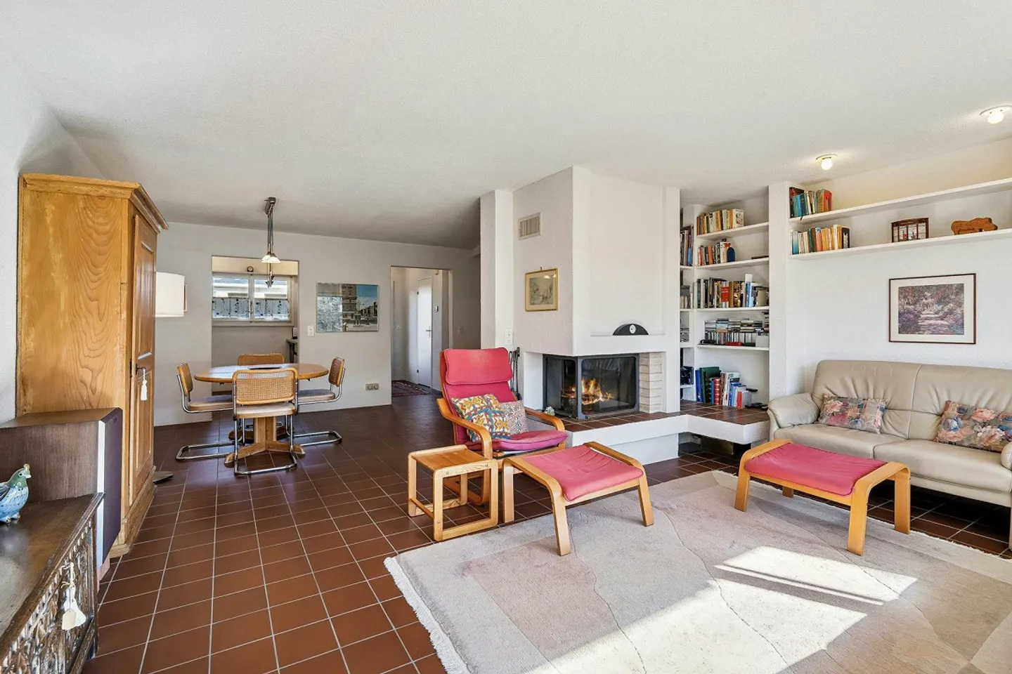 Cozy 5.5-room terraced house with fireplace and view - Photo 2 of 13