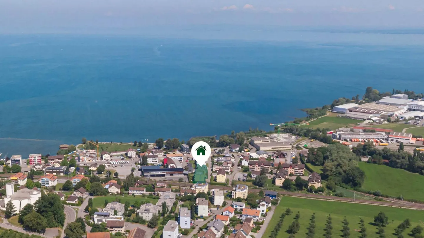 Cozy 3.5-room penthouse apartment with garage and lake view - Photo 1 of 10