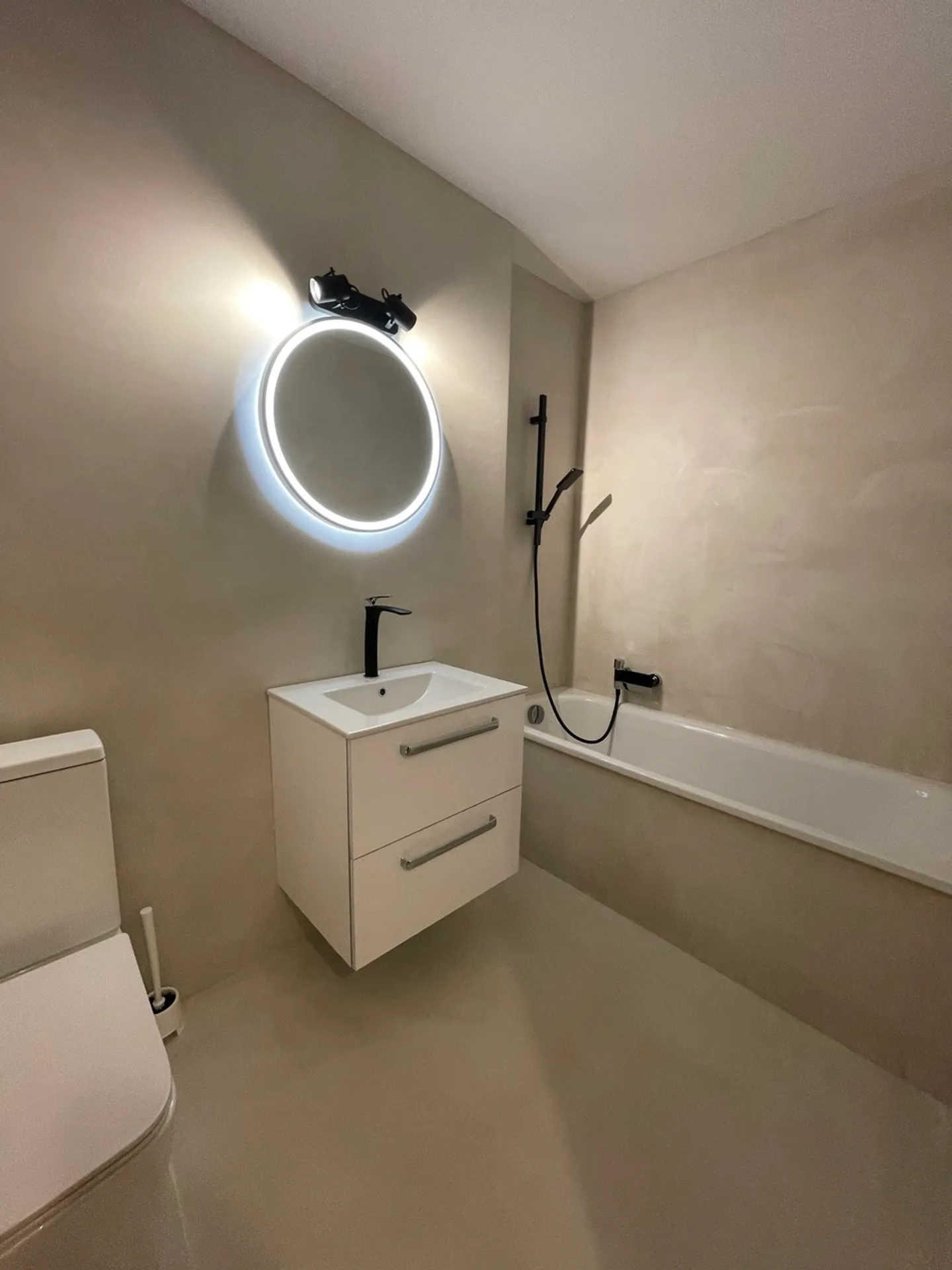 Attique rénové et lumineux - Photo 11 sur 11