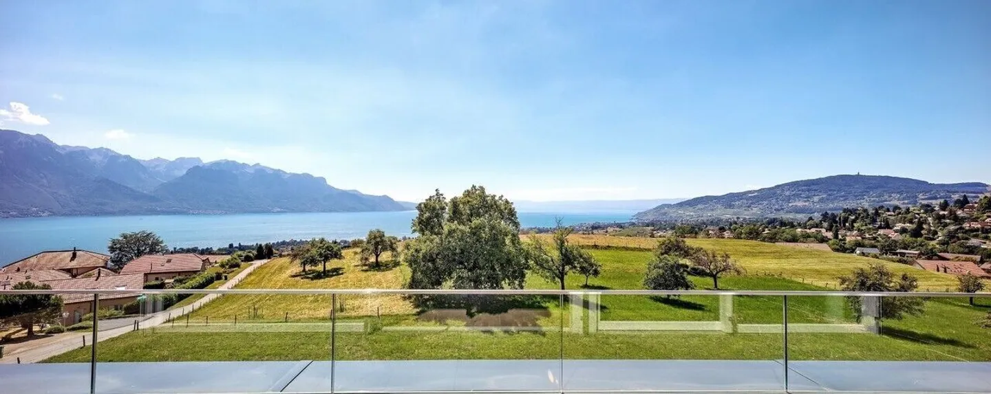 Stunning new penthouse with panoramic view - Photo 1 of 13