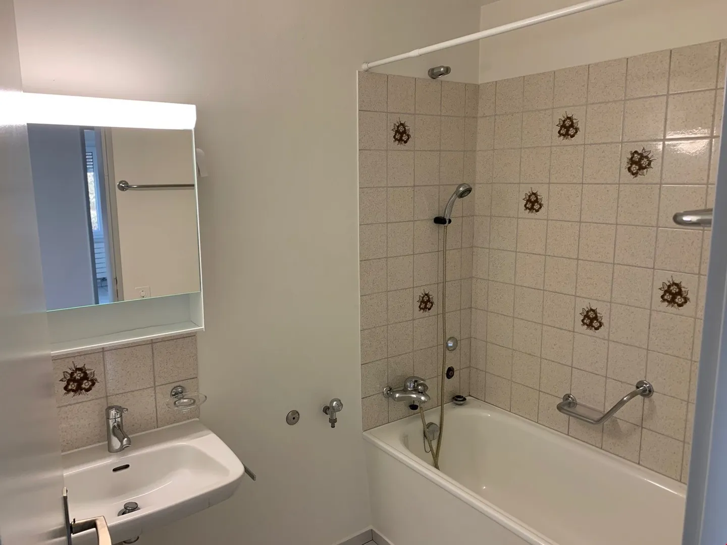 Bright 4-room apartment with balcony in Schwadernau - Photo 9 of 12