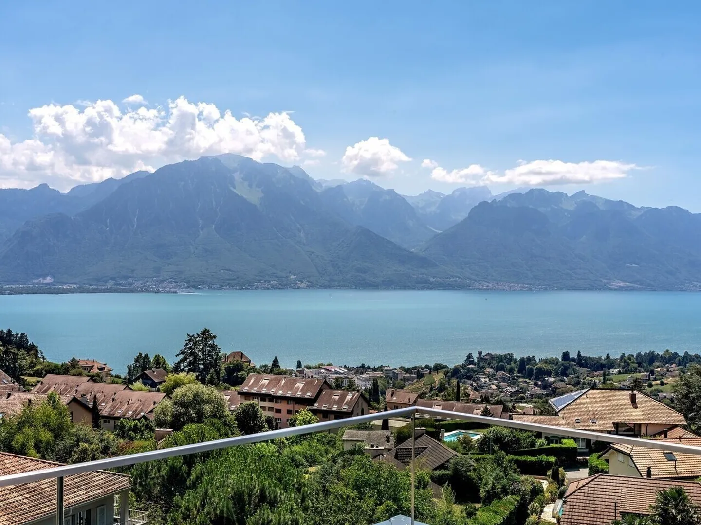 Stunning new penthouse with panoramic view - Photo 4 of 13