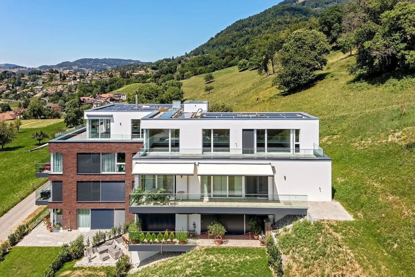 Stunning new penthouse with panoramic view - Photo 5 of 13