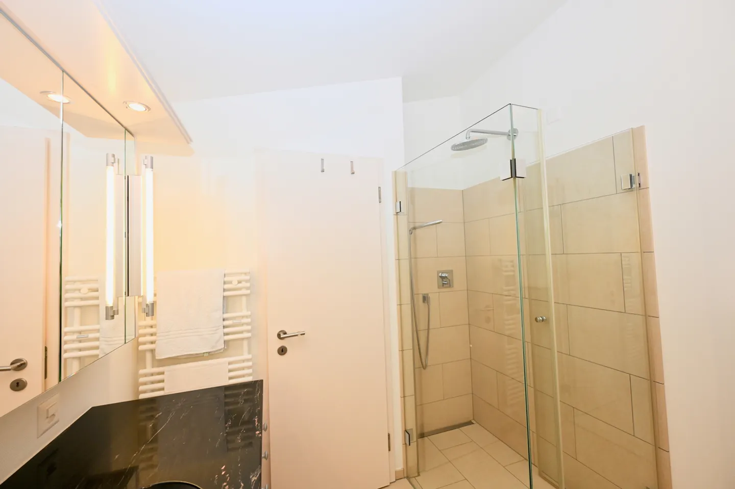 Elegantes Duplex-Attikawohnung mit Seeblick - Foto 18 von 26