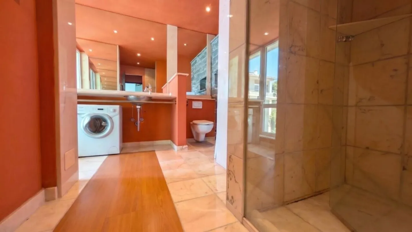 Charming Detached House in Carona - Photo 9 of 17