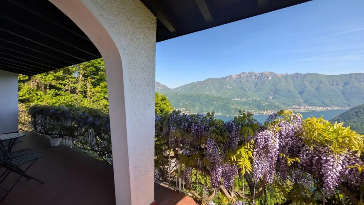 Charming Detached House in Carona - Photo 12 of 17