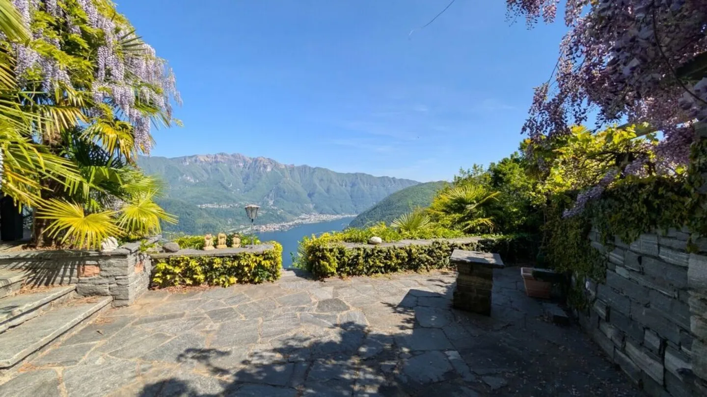 Charming Detached House in Carona - Photo 13 of 17