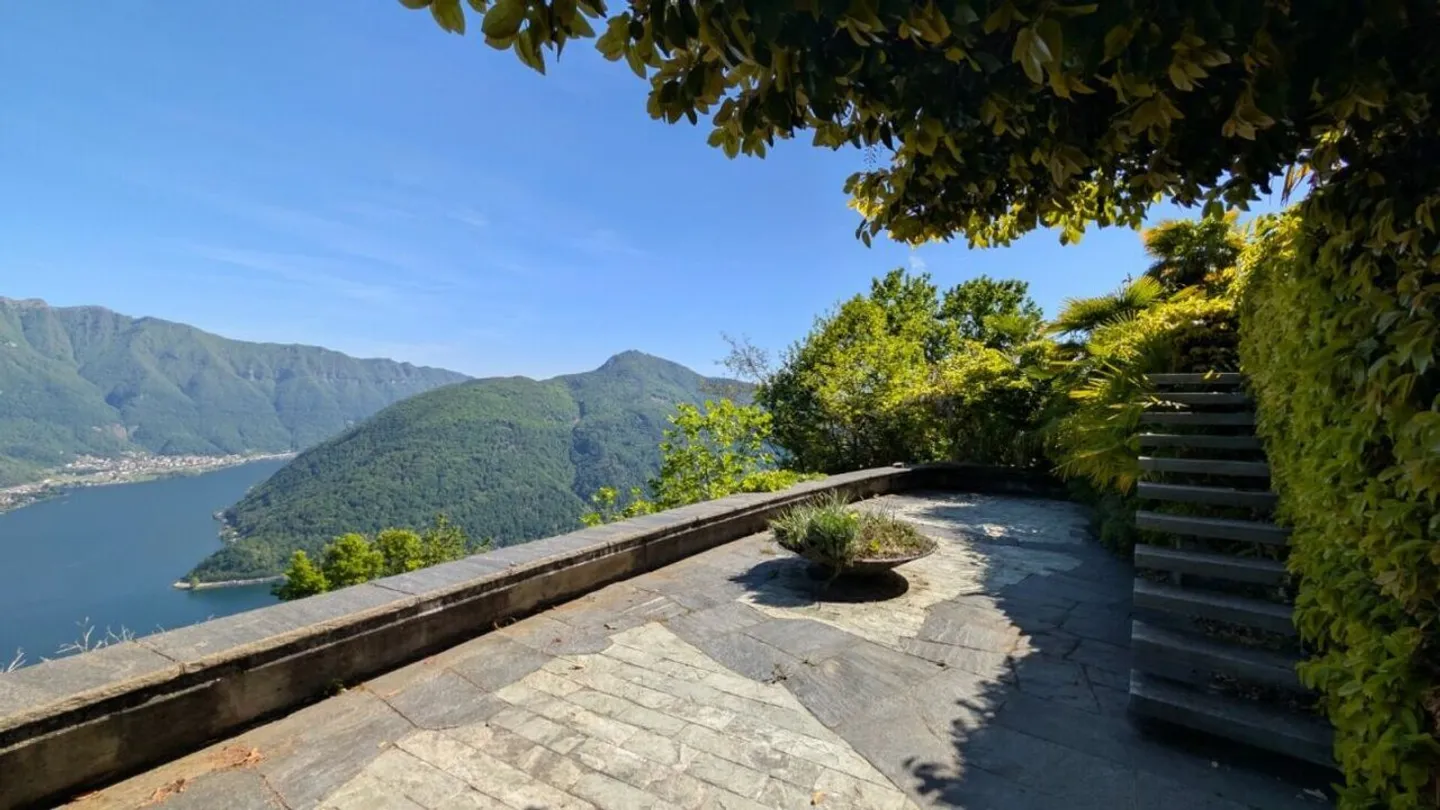 Charming Detached House in Carona - Photo 14 of 17