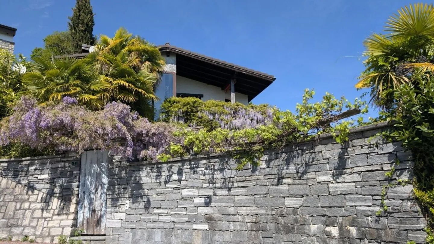 Charming Detached House in Carona - Photo 16 of 17