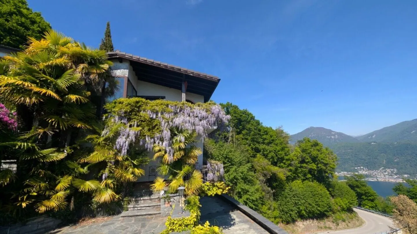 Charming Detached House in Carona - Photo 17 of 17