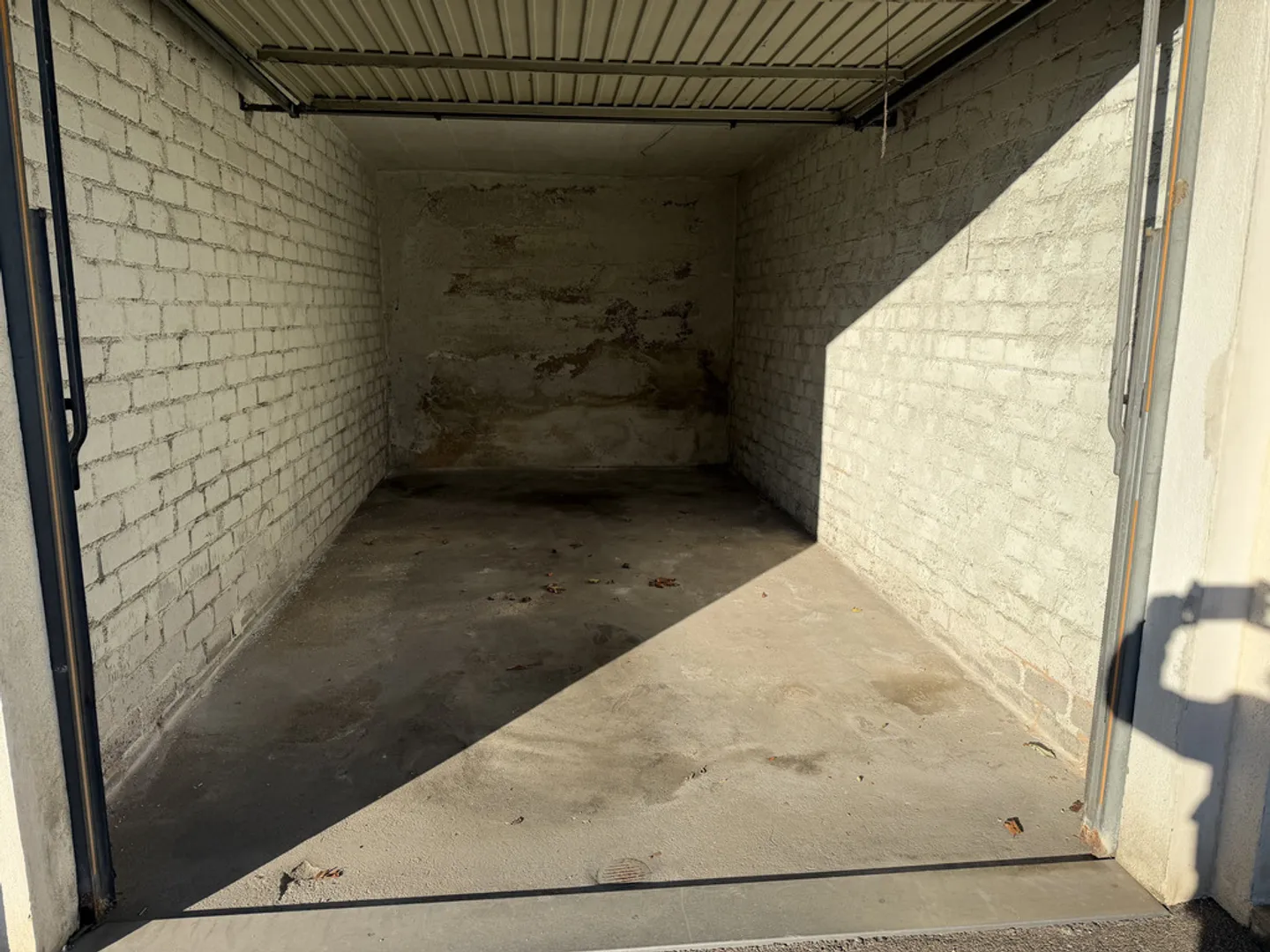 Ideal für Parken oder Lagern - Foto 3 von 3