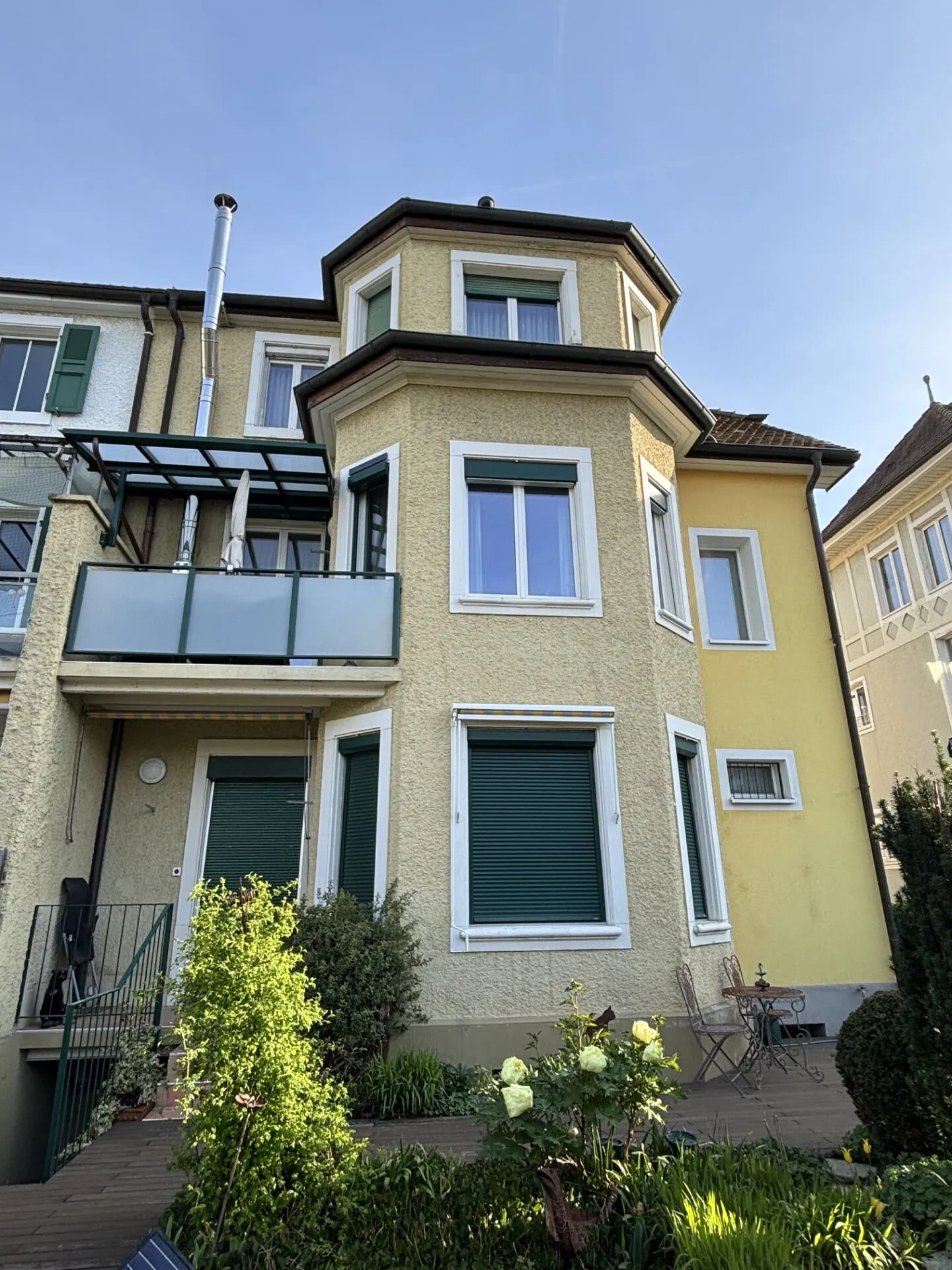 Vielseitiges Familienhaus mit Garten - Foto 1 von 19