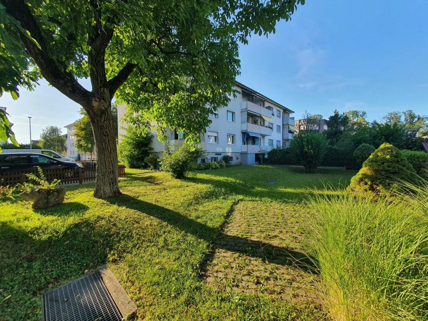 Cozy apartment near the city in a well-kept residential area - Photo 2 of 8