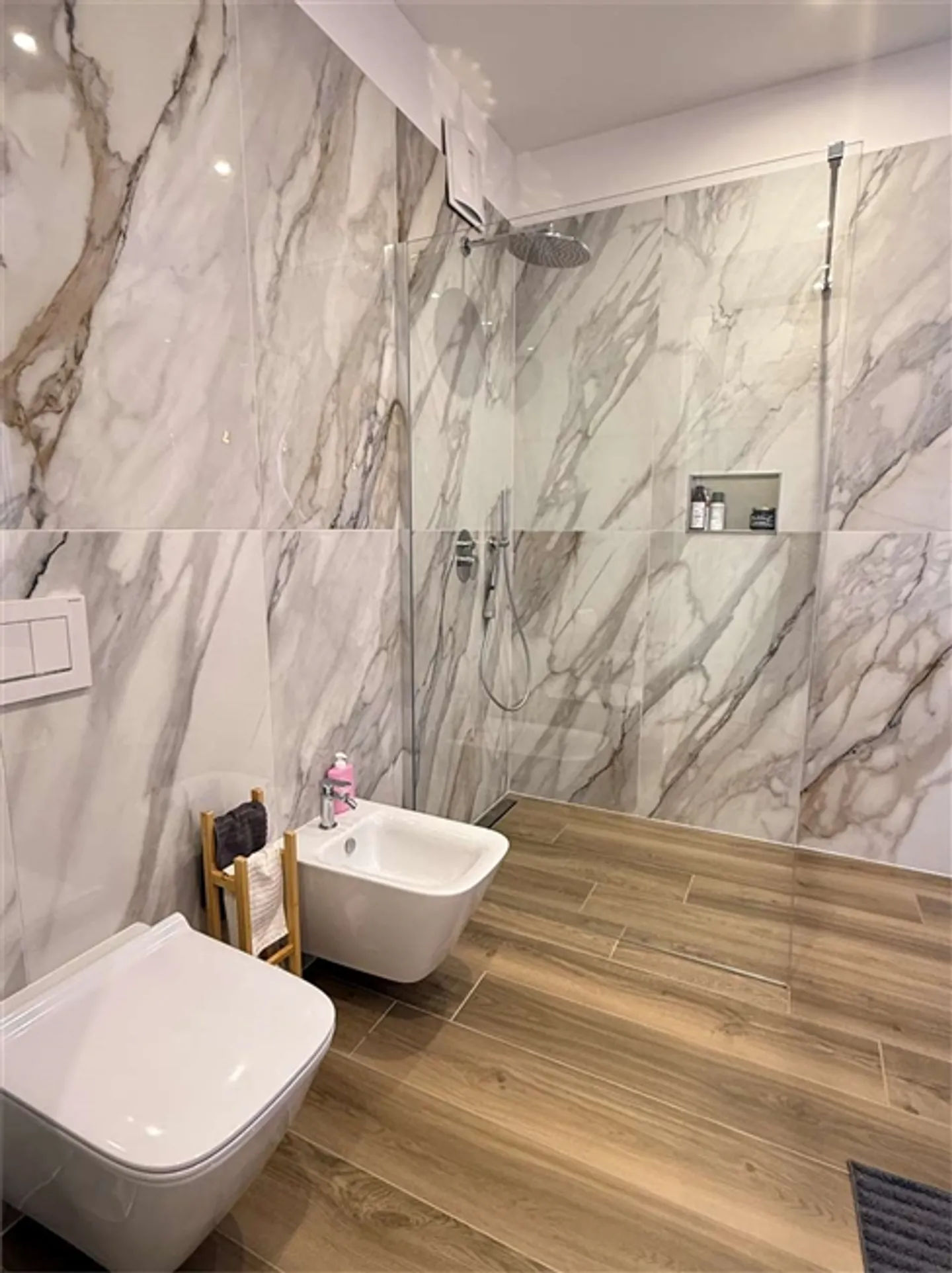 Lake View, new 2.5-room apartment with terrace - Photo 15 of 19