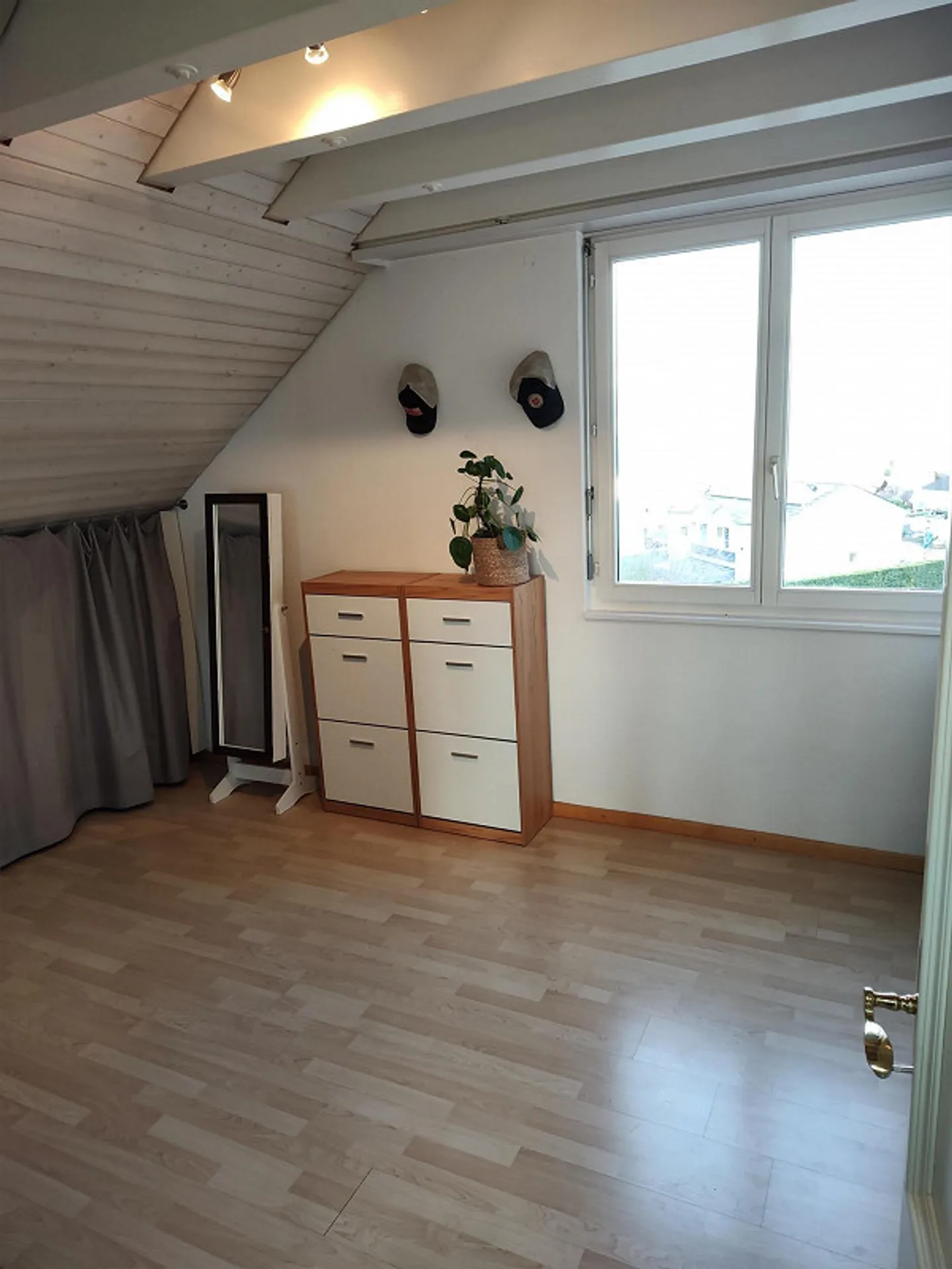 Appartamento su due livelli di 4.5 locali *Successore cercasi - Foto 15 di 17