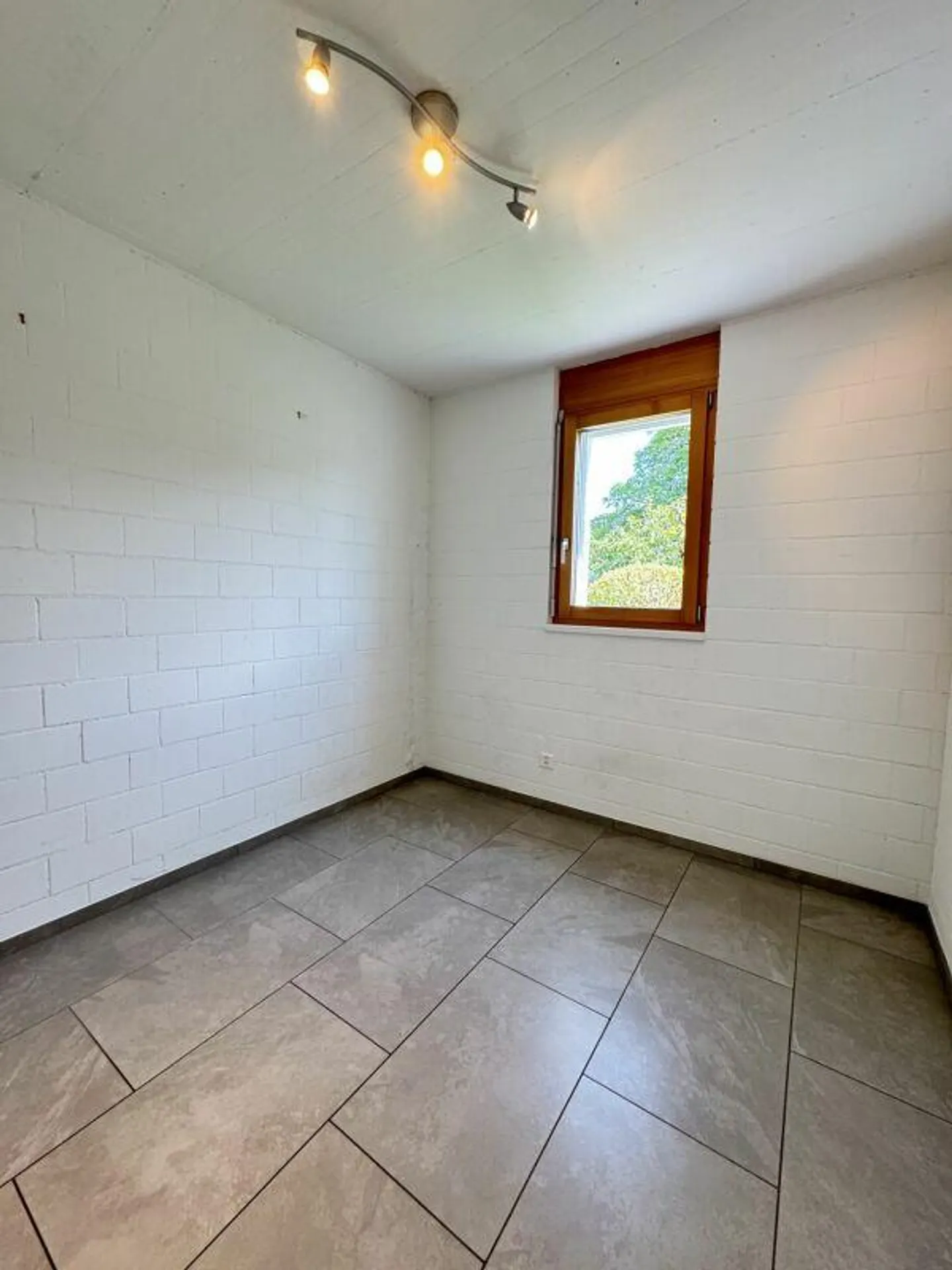 Spacious 6 1/2-Room House Section with Surroundings - Photo 6 of 26