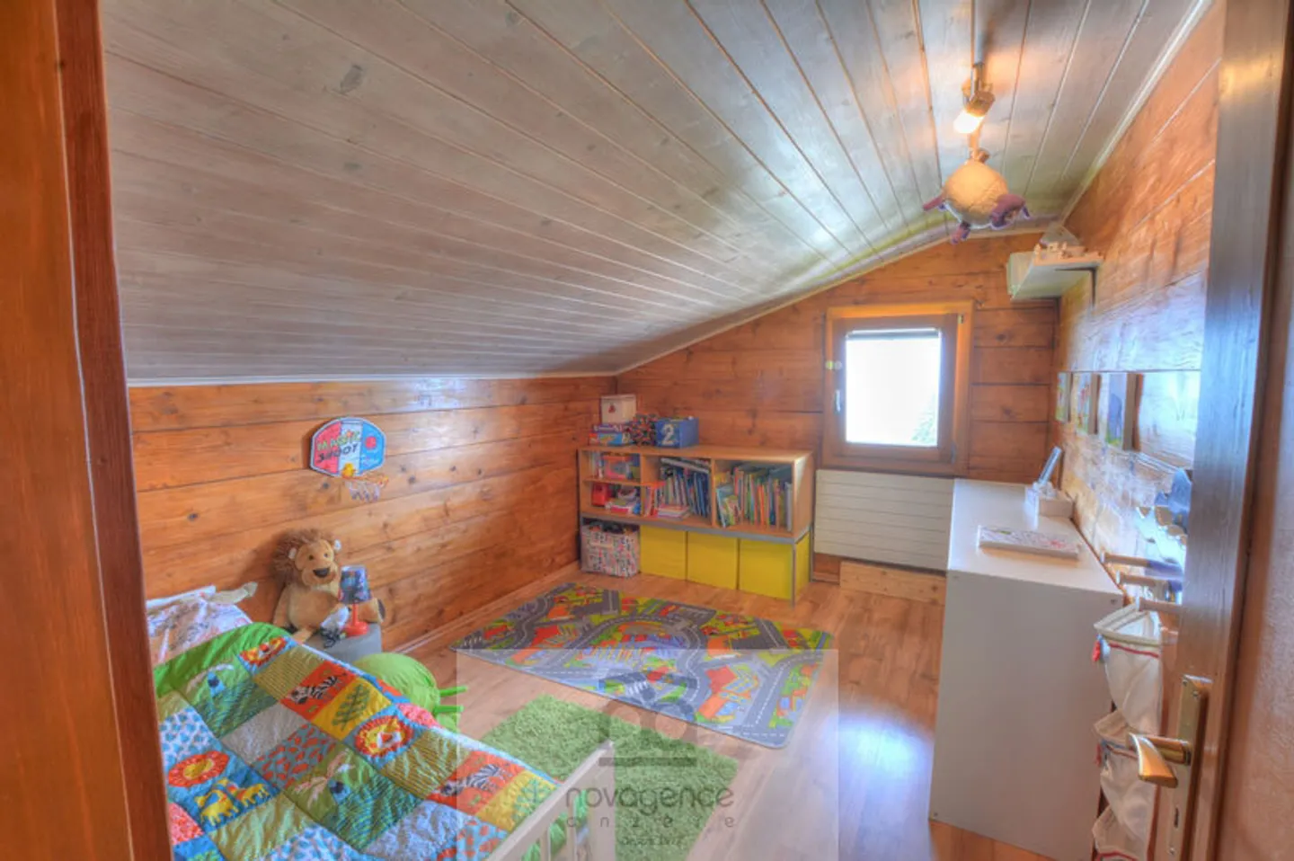 Chalet Charmant dans un Quartier Tranquille - Photo 6 sur 13