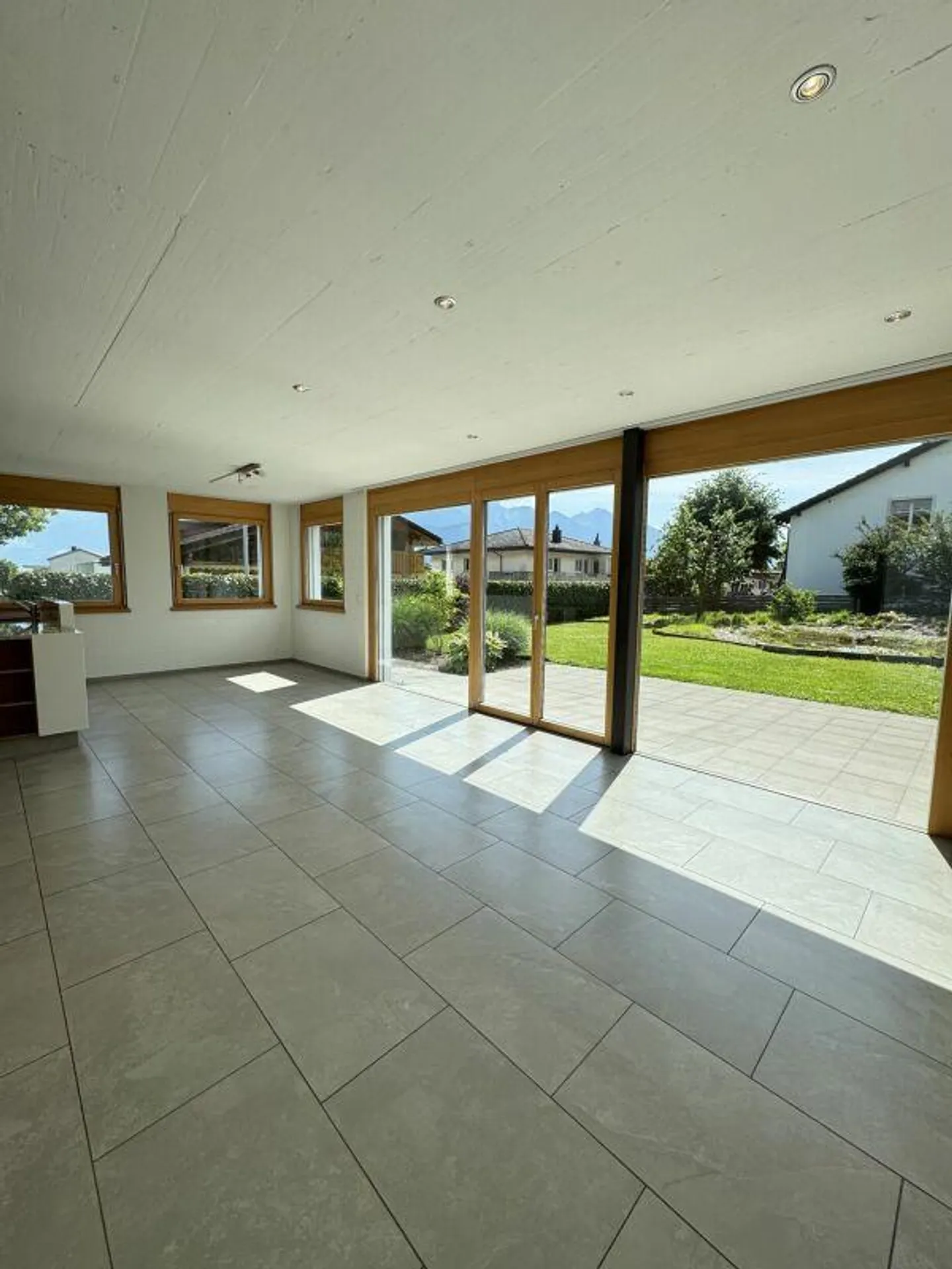 Spacious 6 1/2-Room House Section with Surroundings - Photo 5 of 26