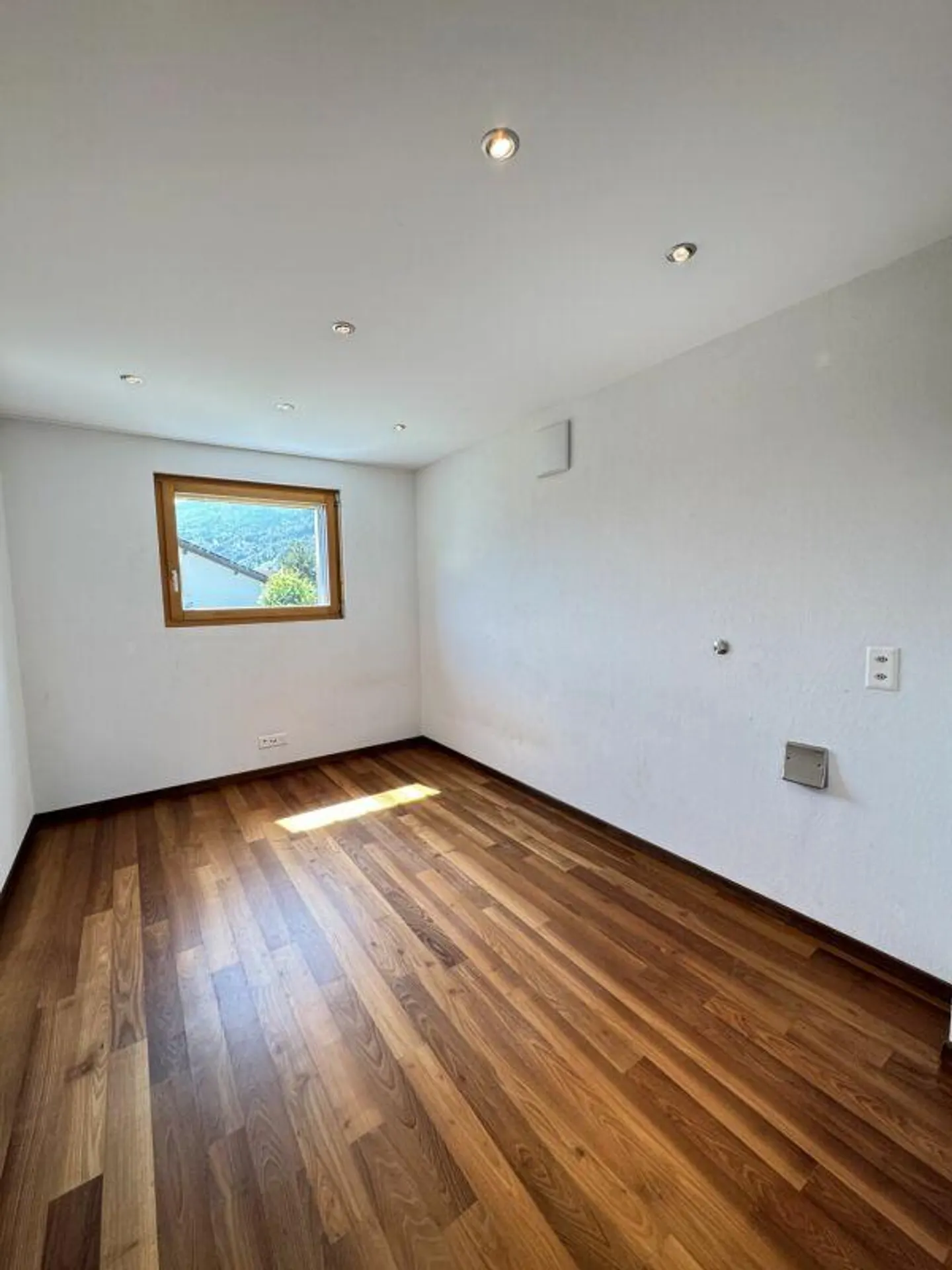 Spacious 6 1/2-Room House Section with Surroundings - Photo 9 of 26