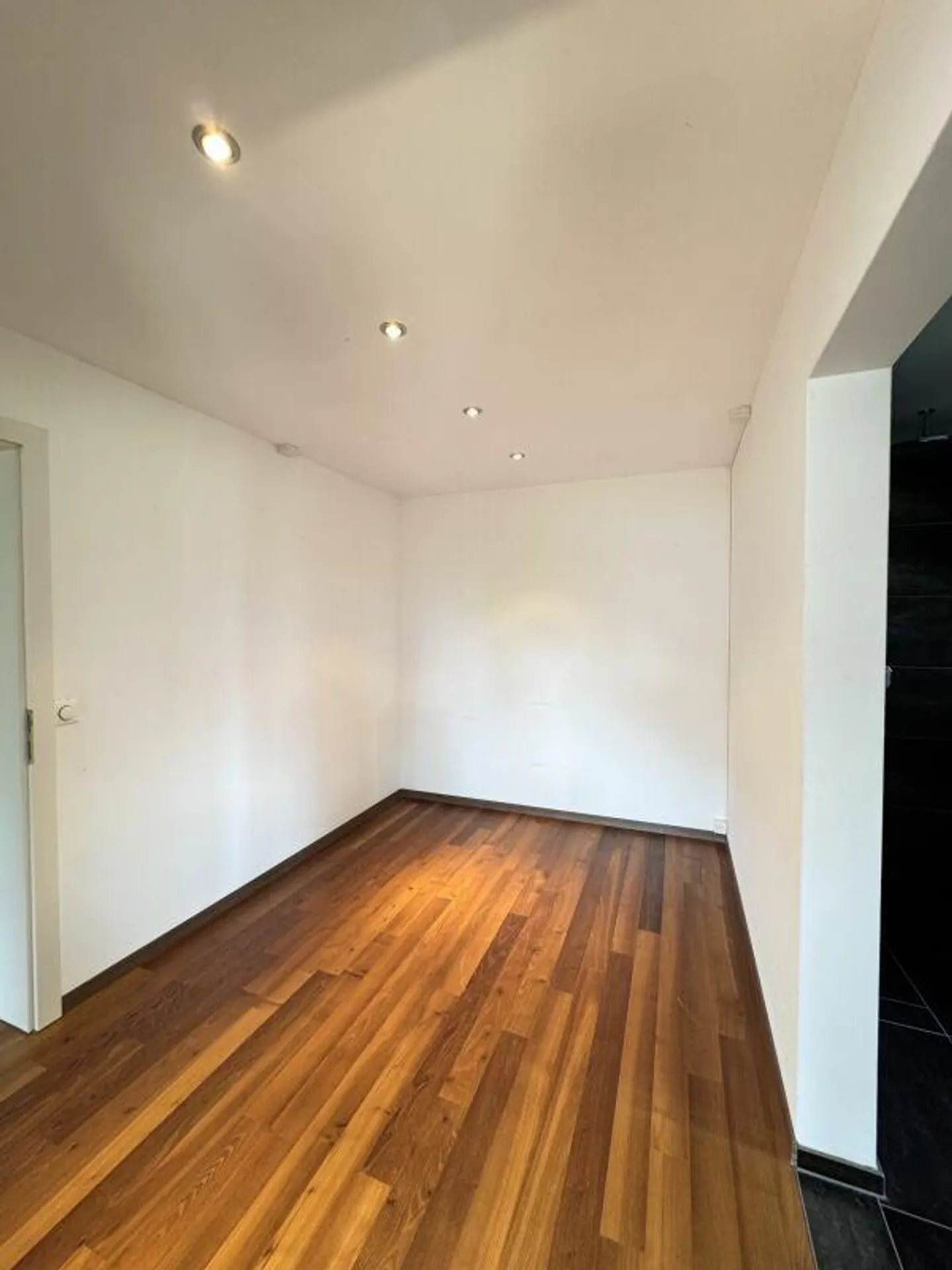Spacious 6 1/2-Room House Section with Surroundings - Photo 10 of 26