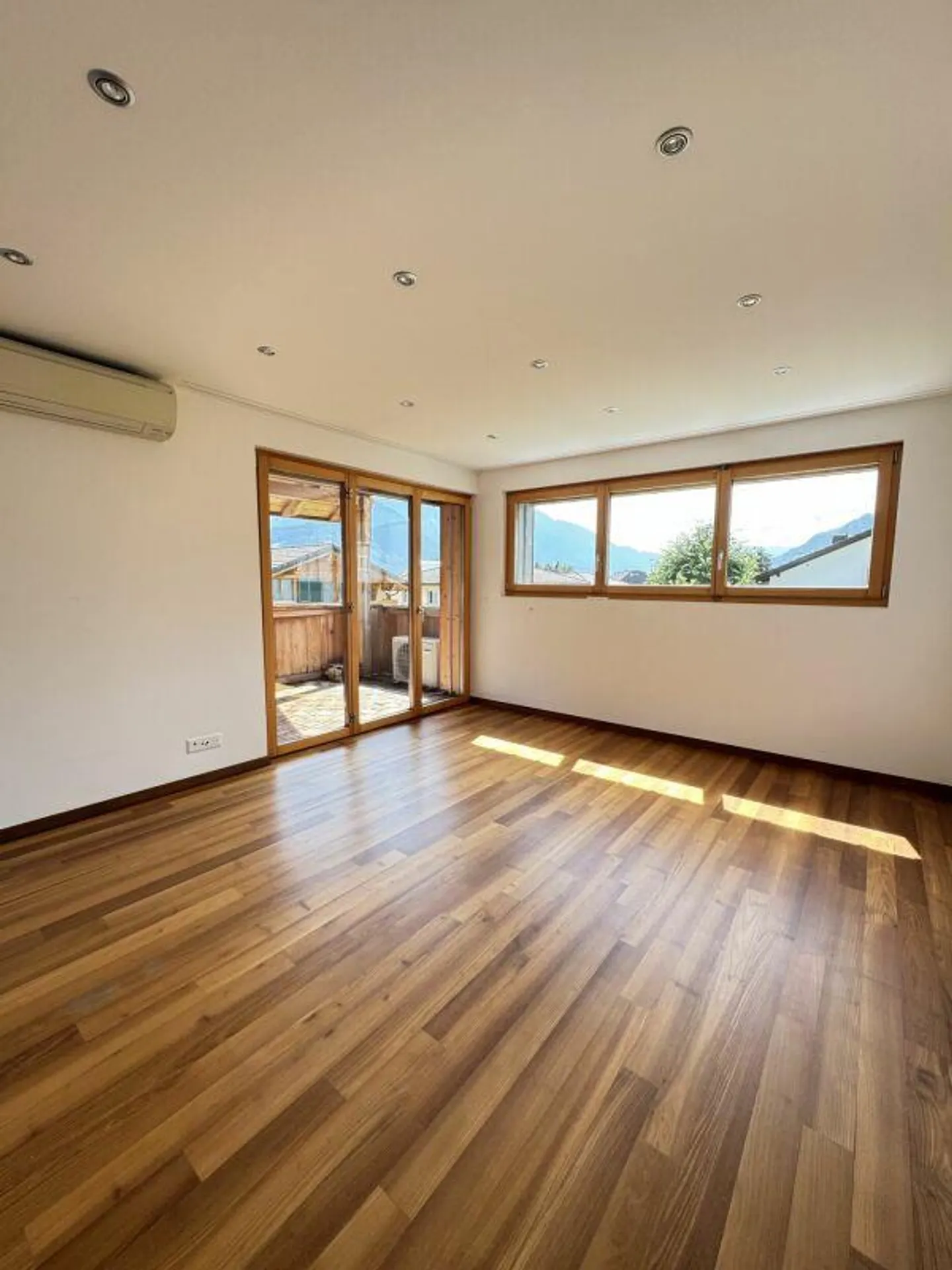 Spacious 6 1/2-Room House Section with Surroundings - Photo 11 of 26