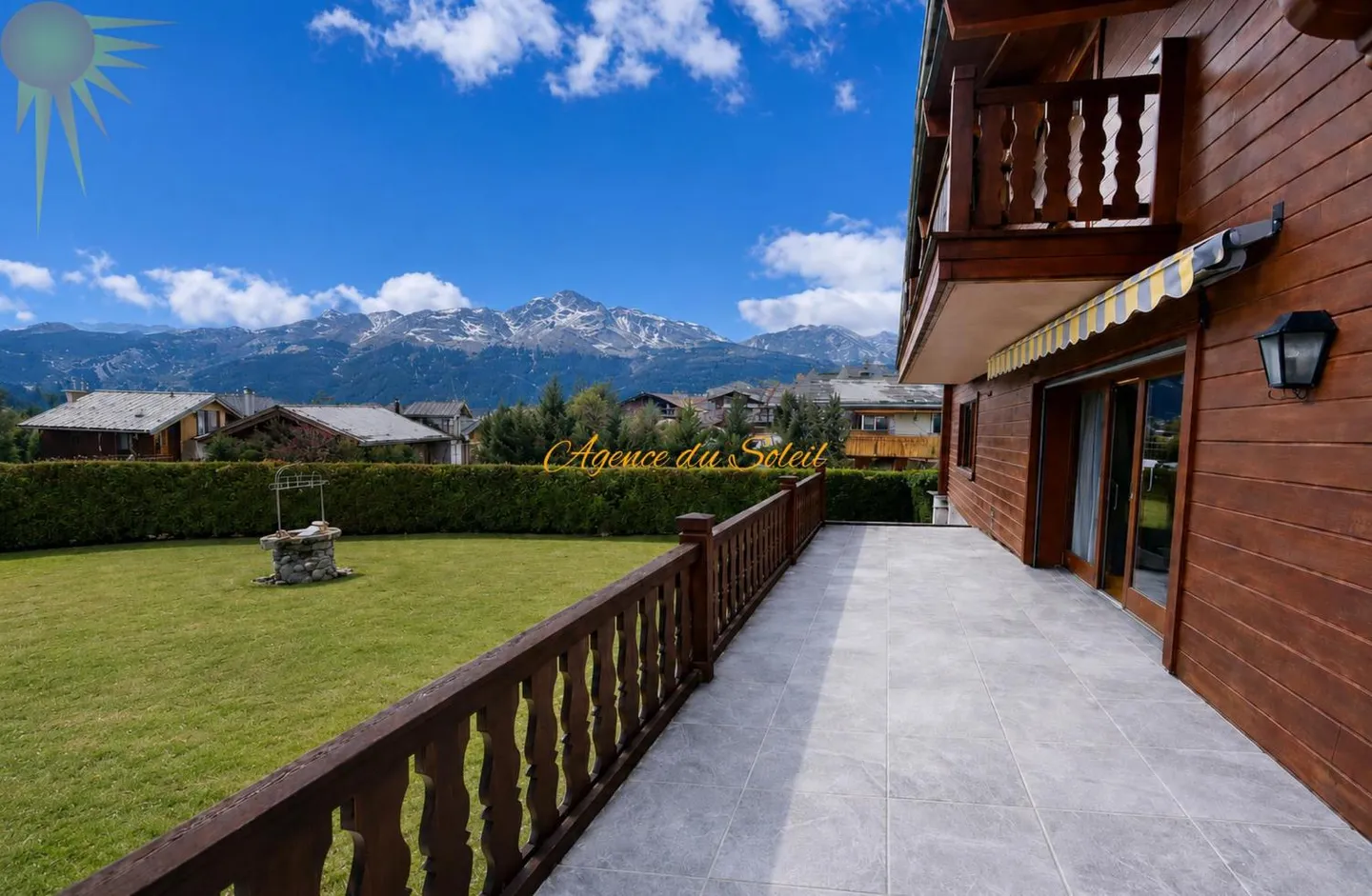Exklusive Auflistung! Wunderschönes Chalet mit 8,5 Zimmern am Rande des Golfplatzes Ballesteros in Crans! - Foto 3 von 13