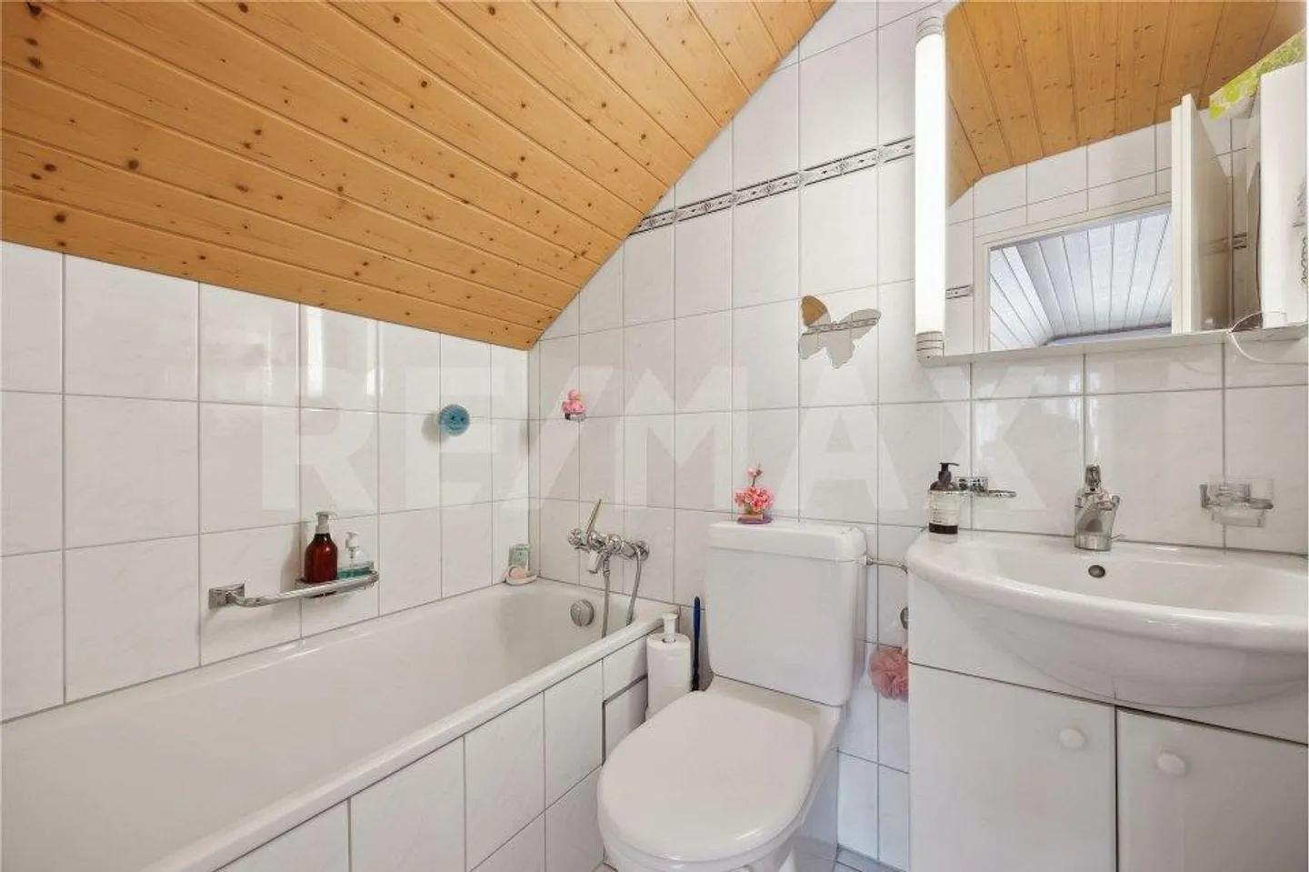 Charmante Dachwohnung mit Traumhaftem Ausblick - Foto 4 von 13