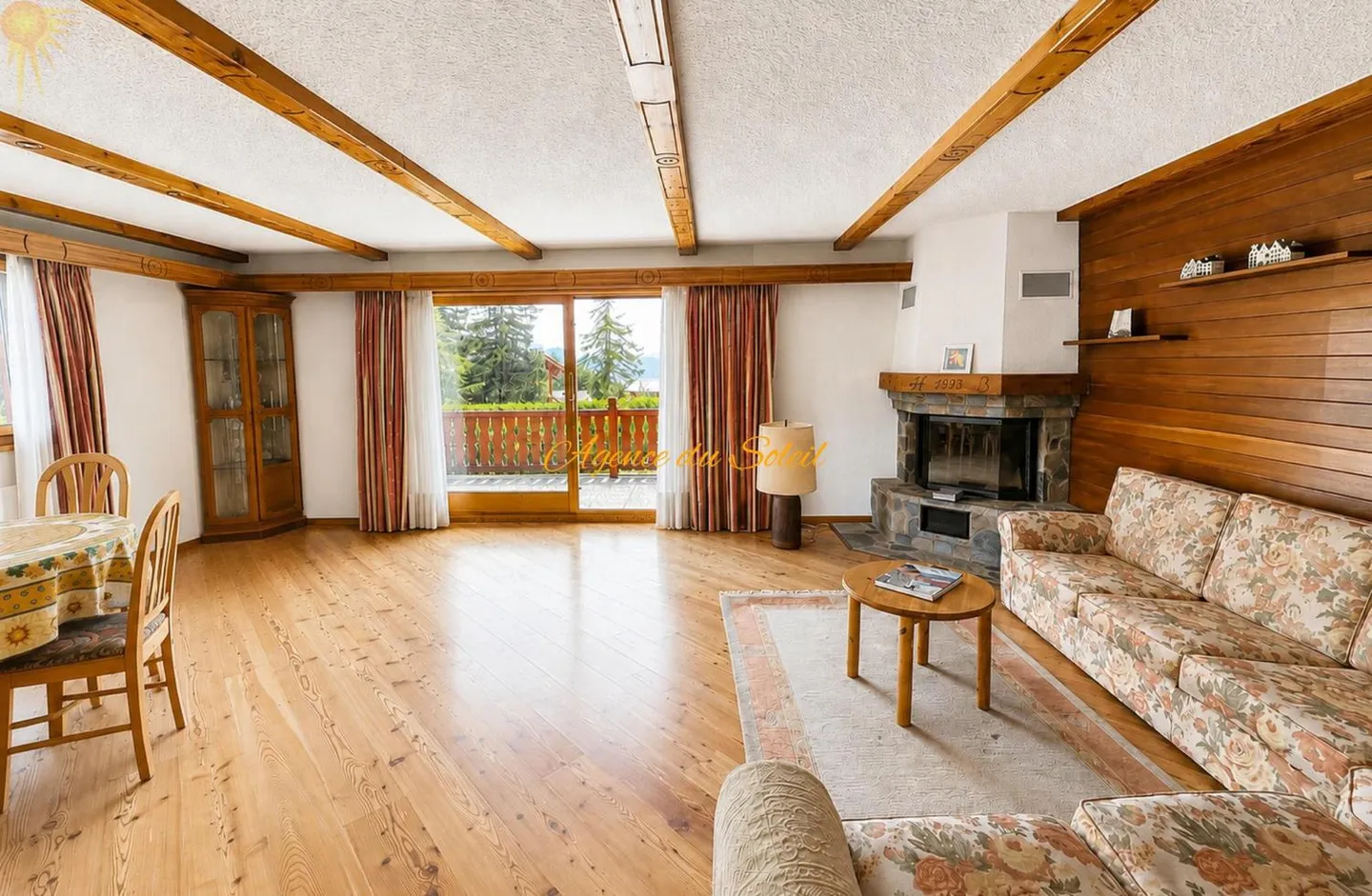 Exklusive Auflistung! Wunderschönes Chalet mit 8,5 Zimmern am Rande des Golfplatzes Ballesteros in Crans! - Foto 5 von 13