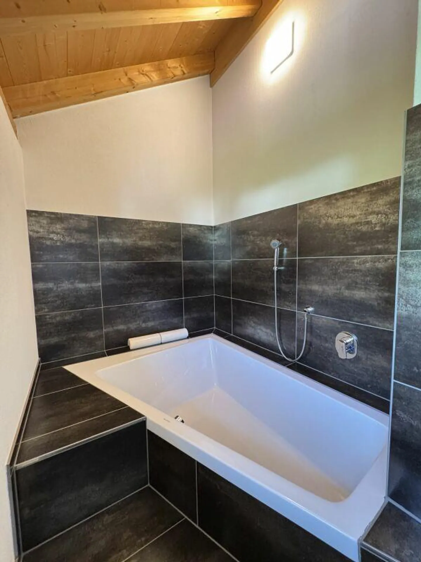Spacious 6 1/2-Room House Section with Surroundings - Photo 16 of 26