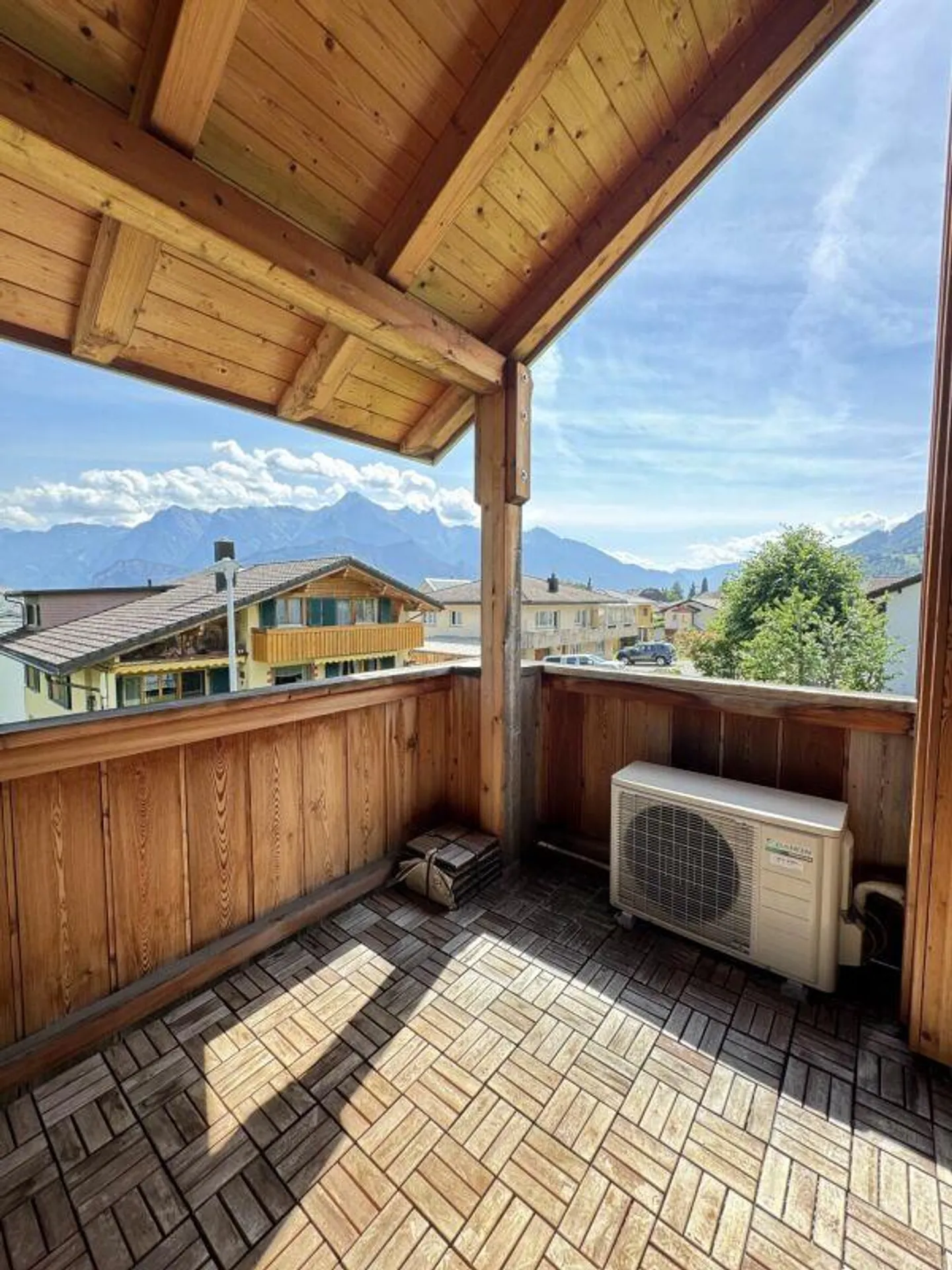 Spacious 6 1/2-Room House Section with Surroundings - Photo 12 of 26