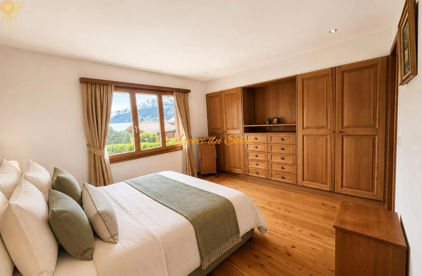 Exklusive Auflistung! Wunderschönes Chalet mit 8,5 Zimmern am Rande des Golfplatzes Ballesteros in Crans! - Foto 11 von 13
