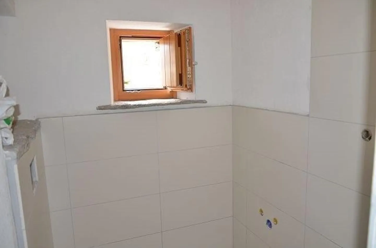 Piccolo rustico con giardino parzialmente ristrutturato / - Foto 5 di 25