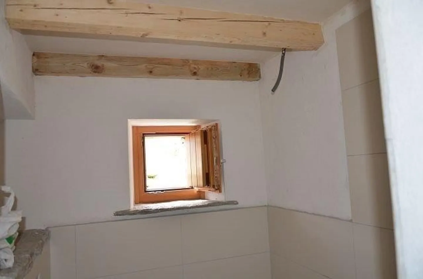 Piccolo rustico con giardino parzialmente ristrutturato / - Foto 7 di 25