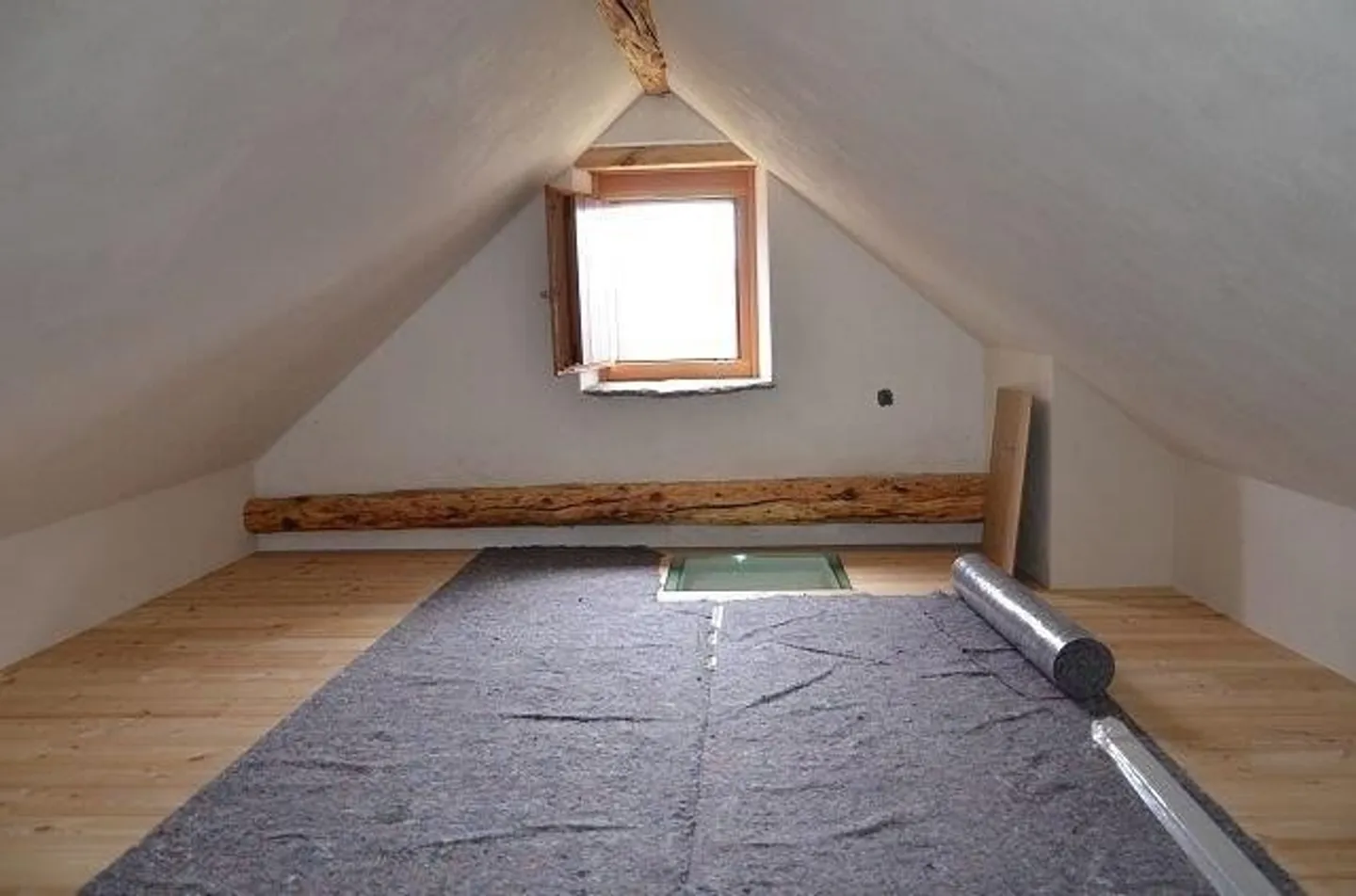 Piccolo rustico con giardino parzialmente ristrutturato / - Foto 8 di 25