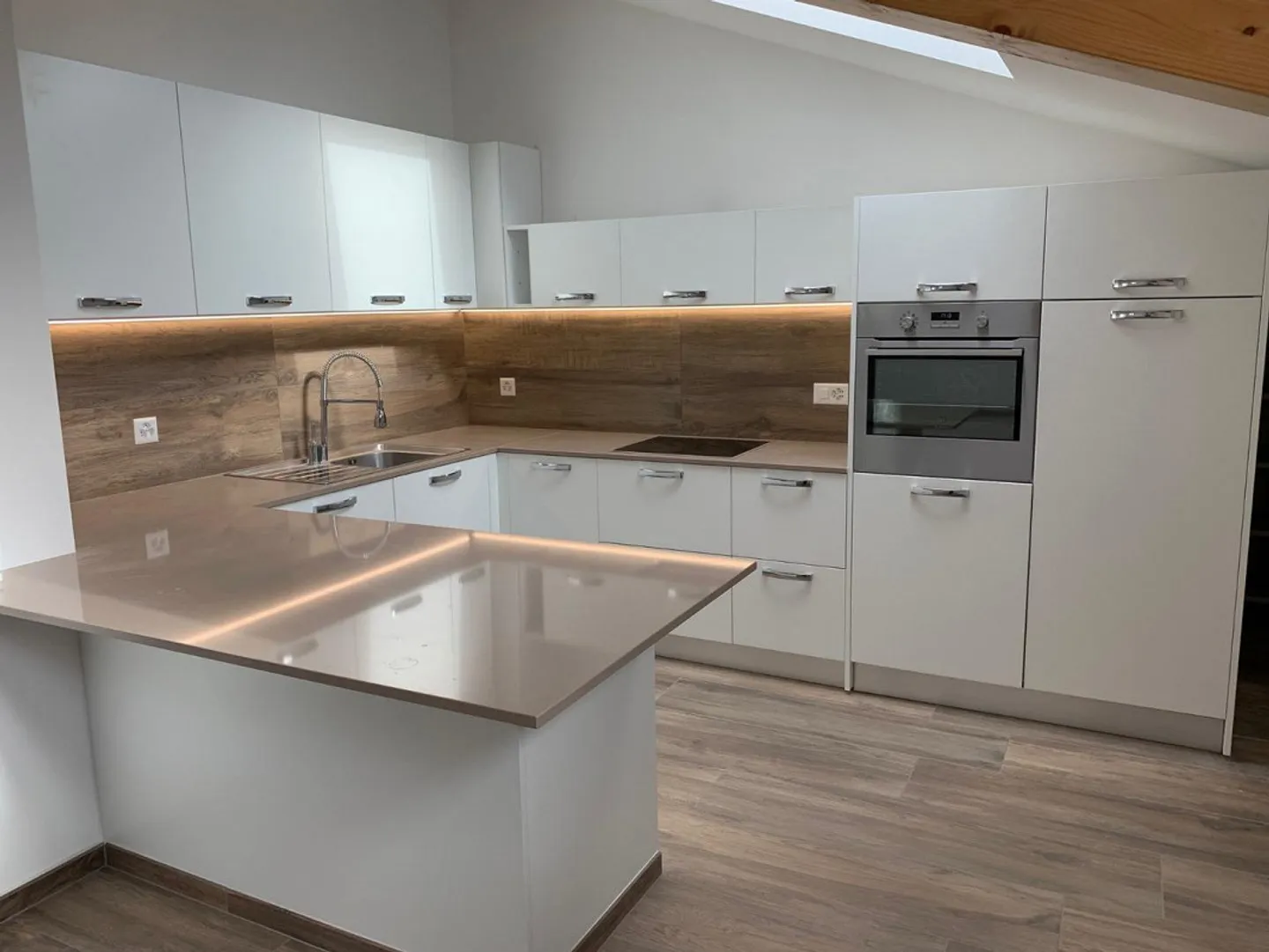 In vendita Casa di villaggio con 3 appartamenti completamente ristrutturati - Foto 4 di 13