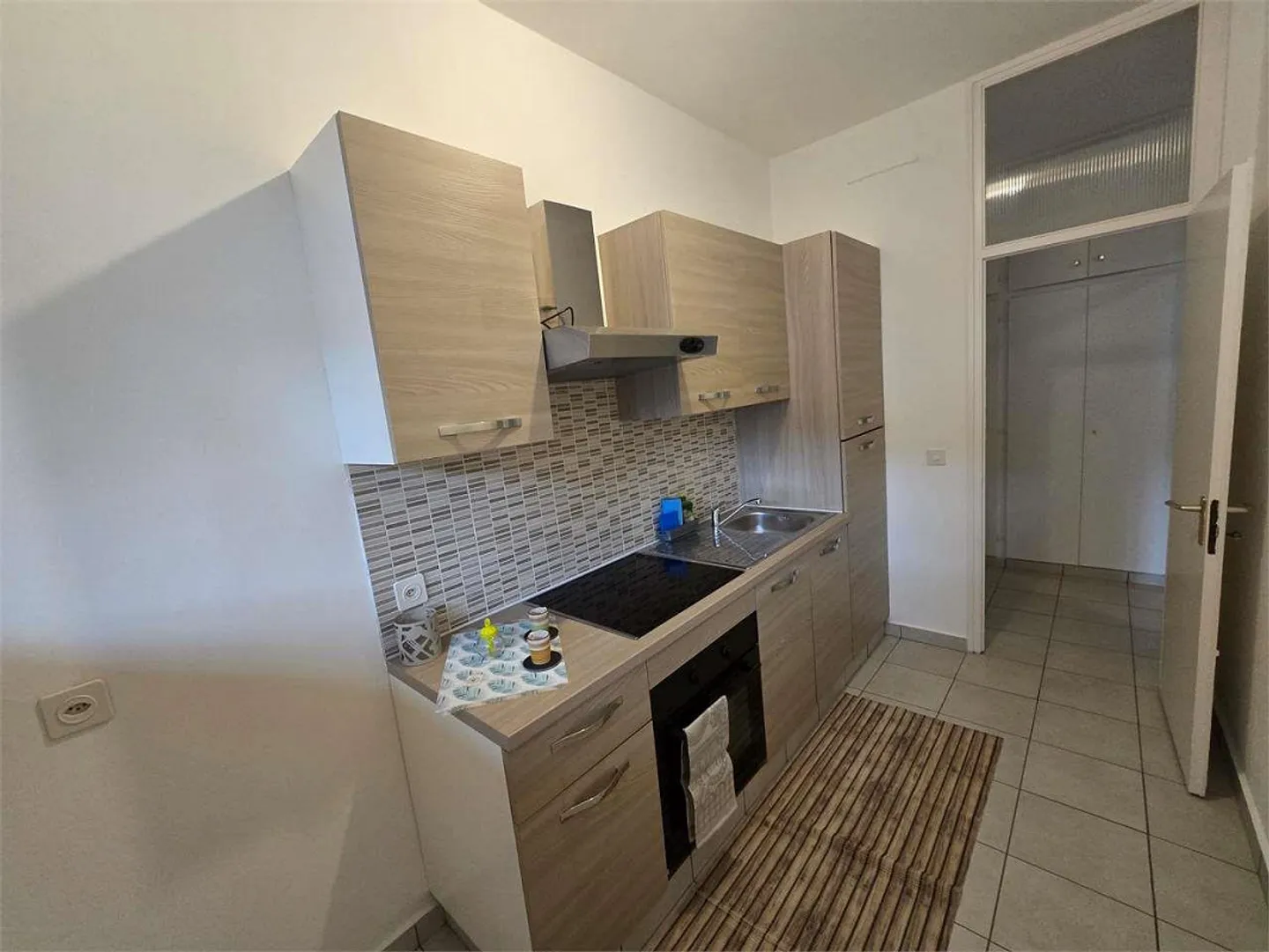 Chiasso Centre - Appartements Meublés 2.5 Pièces Lumineux (2ème et 3ème Étage) - Charges - Photo 4 sur 8