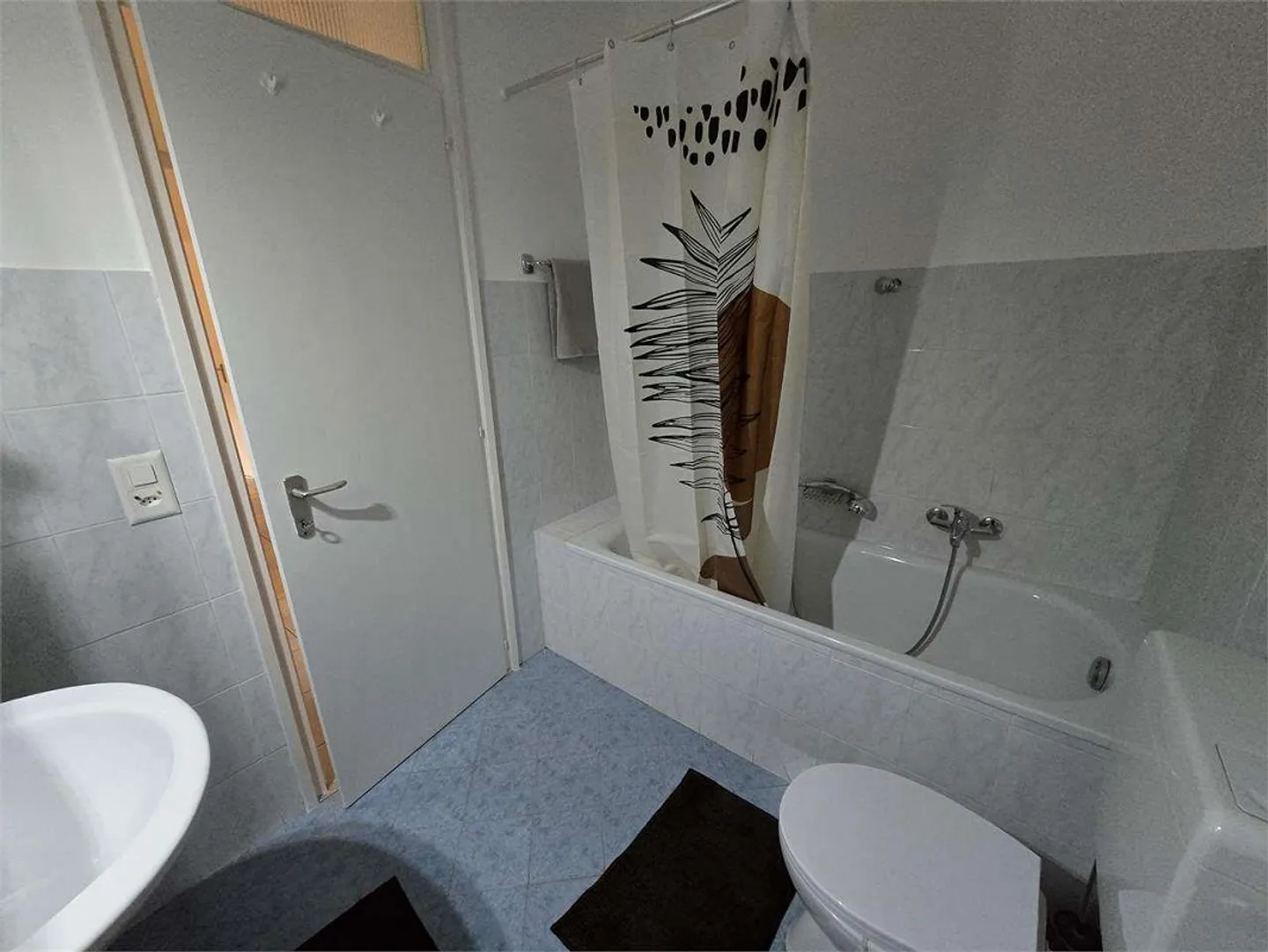 Chiasso Centre - Appartements Meublés 2.5 Pièces Lumineux (2ème et 3ème Étage) - Charges - Photo 8 sur 8