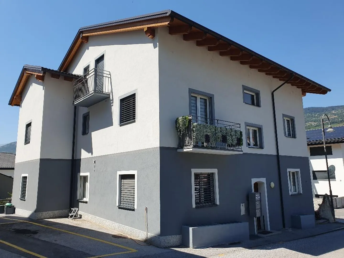 In vendita Casa di villaggio con 3 appartamenti completamente ristrutturati - Foto 11 di 13