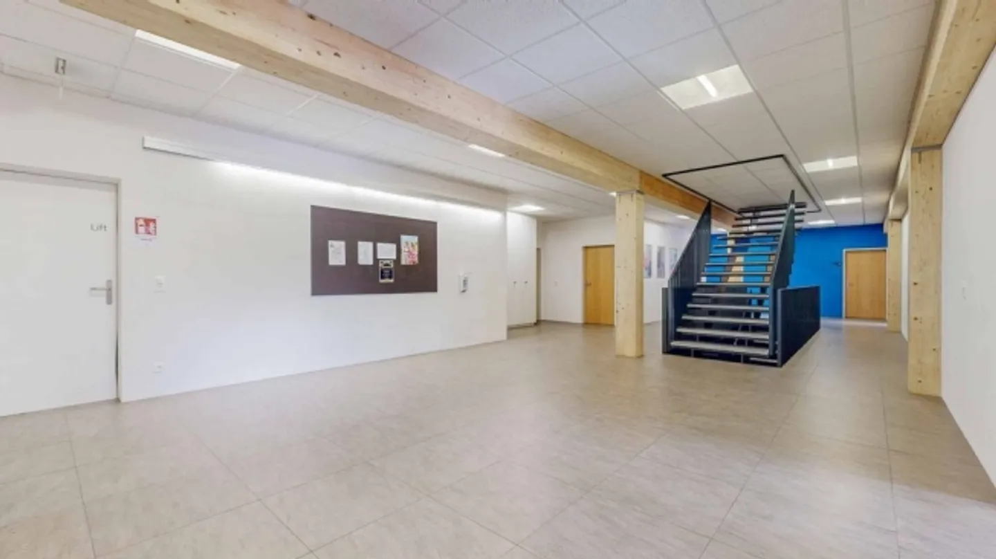 Votre nouveau domicile d'affaires dans un emplacement central - Photo 2 sur 12