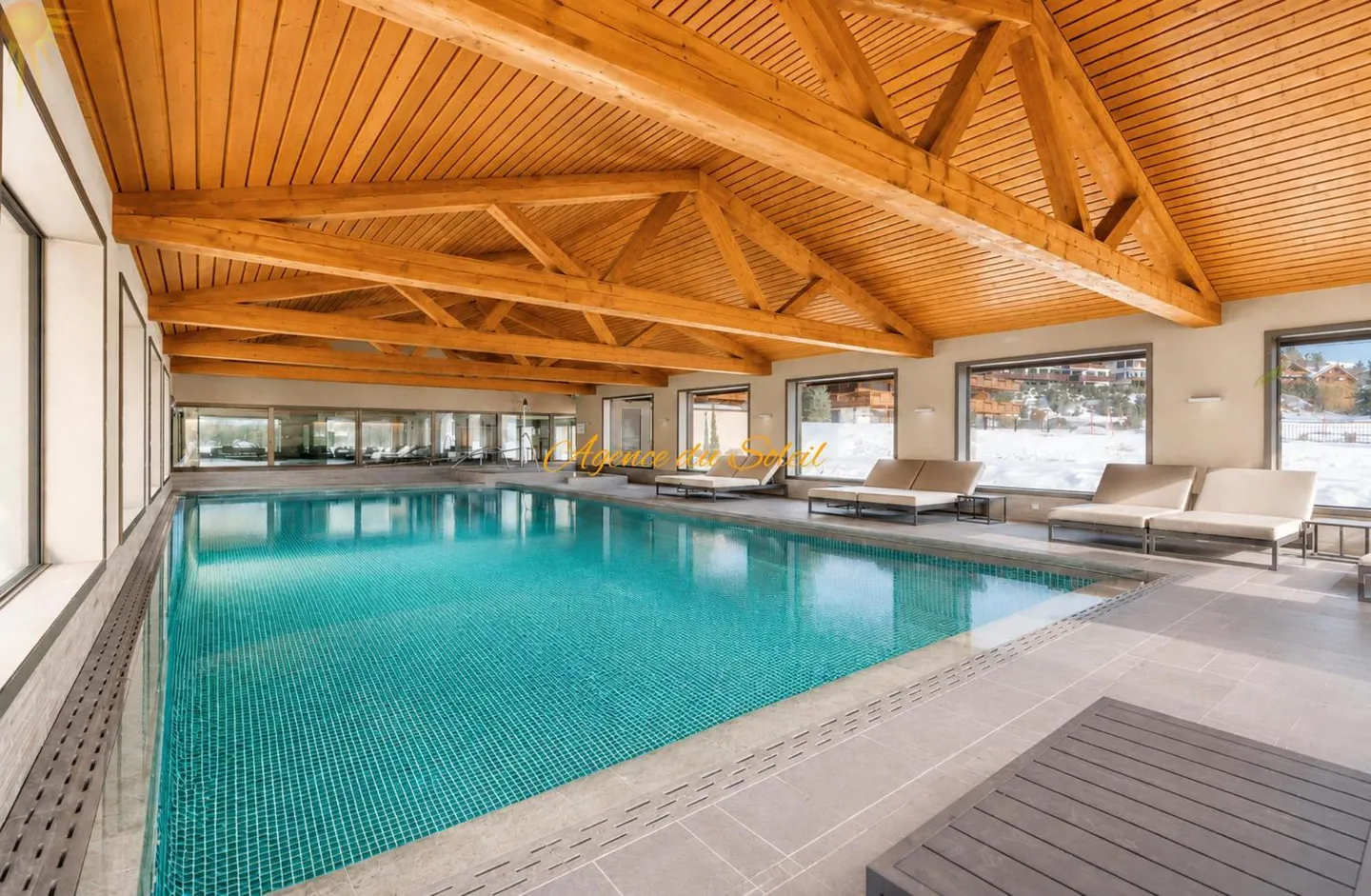 Luxuriöse 5,5-Zimmer-Wohnung im Herzen des Resorts und am Rande des Golfplatzes - Foto 4 von 11