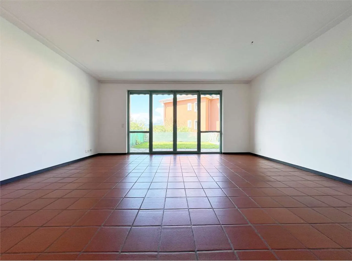 Duplex apartment with 4.5 rooms in Tenero - Photo 1 of 8