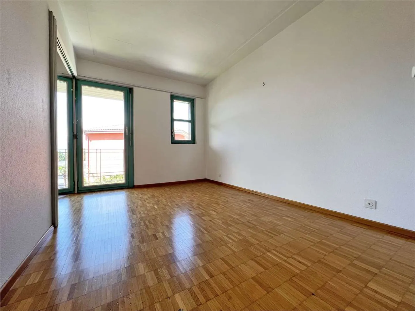 Duplex apartment with 4.5 rooms in Tenero - Photo 4 of 8