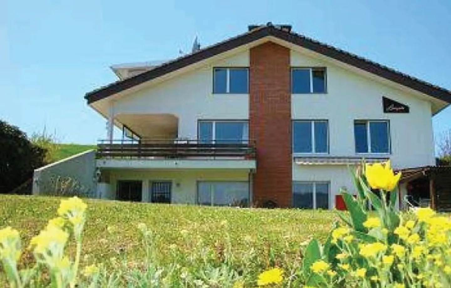 Casa di 5,5 stanze con appartamento di 3,5 stanze e vista mozzafiato - Foto 1 di 10