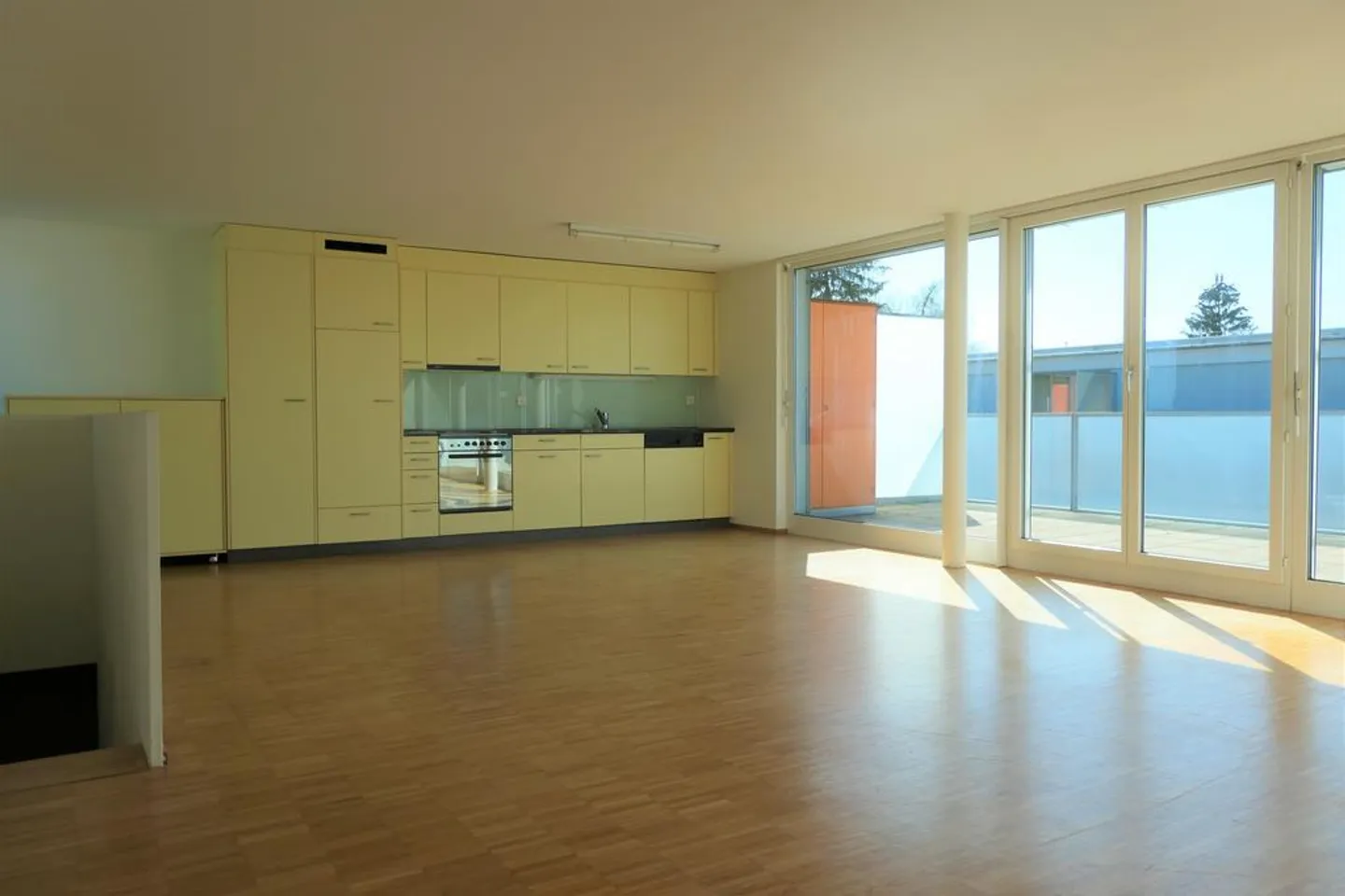 Appartement en attique de 3,5 pièces avec terrasse spacieuse - Photo 2 sur 7